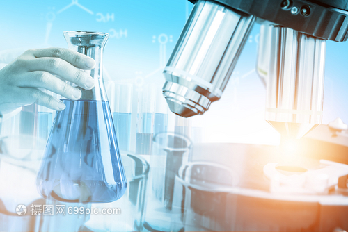 顯微鏡與玻璃器皿 生物醫學研發的雙重基石